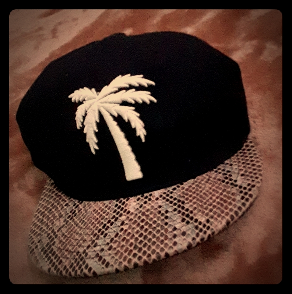 Snakeskin palm tree cap